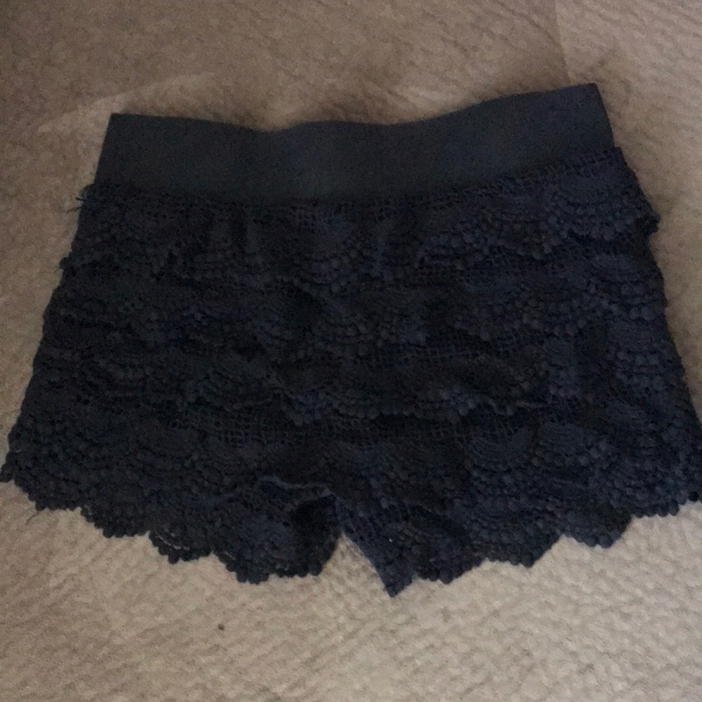 LIMONATA ~ Black lace skorts
